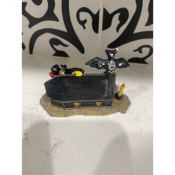 Lemax Spooky Town Halloween Village Vampire in Coffin Figure - Picture 2 of 4